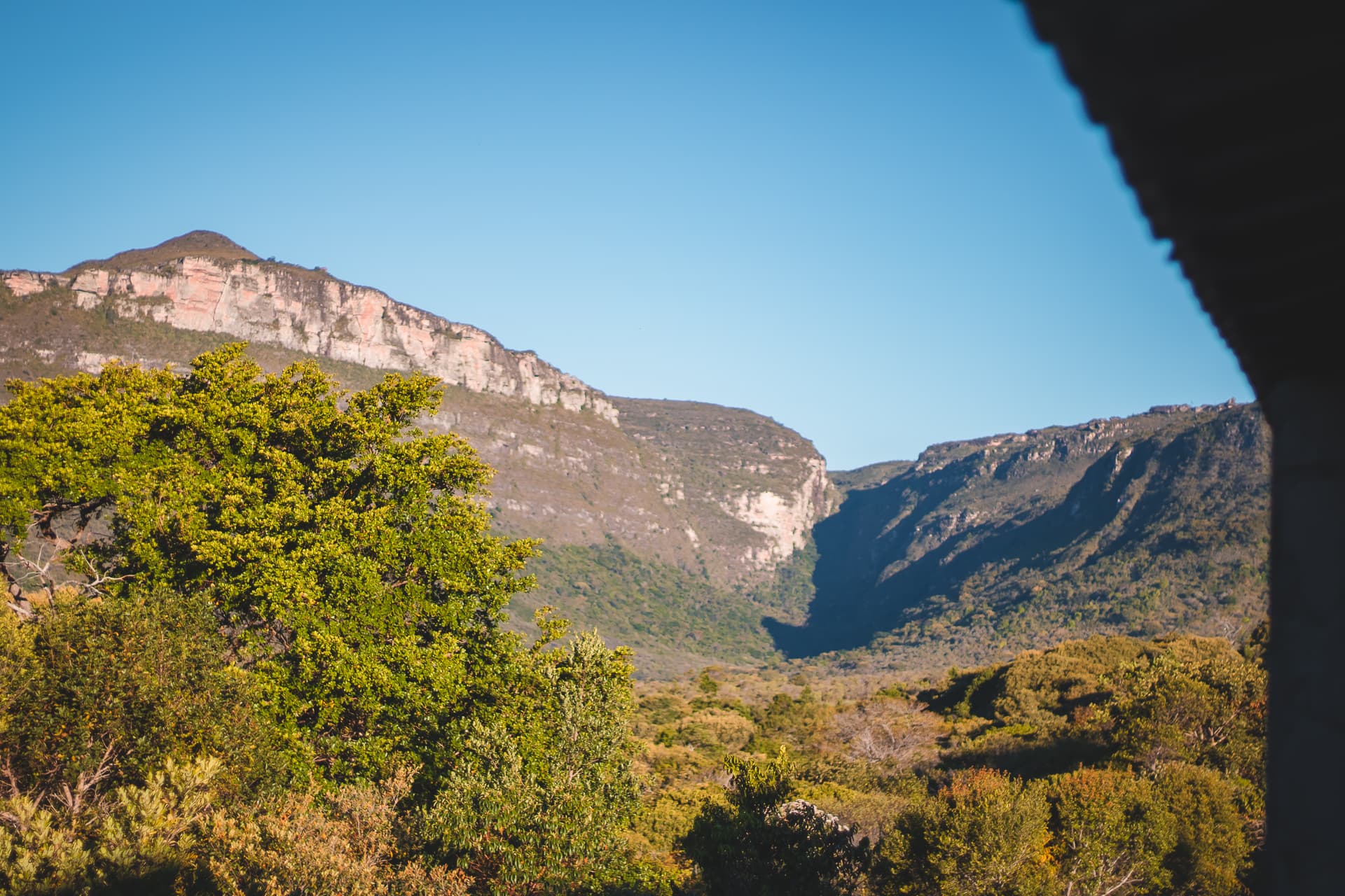 Jardins e bangalôs da Pousada Amanhecer vistos do alto
